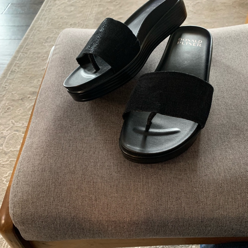 Womens Donald Pliner new black sandals